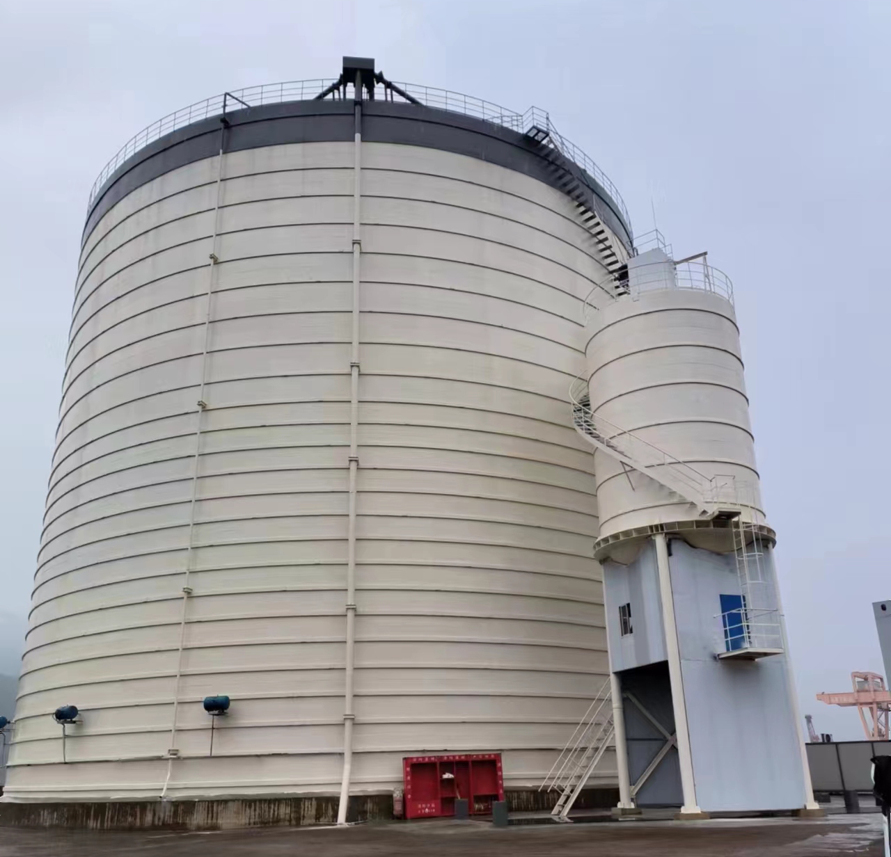 前进10万吨水泥钢板库